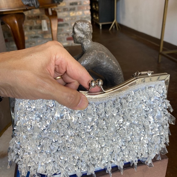 Beautiful beaded clutch so unique for a gala or any special event . - Picture 5 of 12